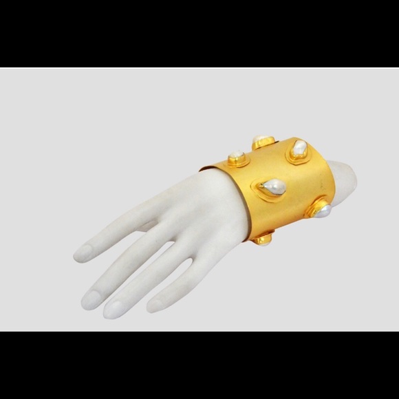 Cuff - Picture 2 of 3